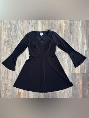 Ashley Graham Beyond Criss Cross Neck Bell Sleeve L/S Dress Womens Size 2 Black